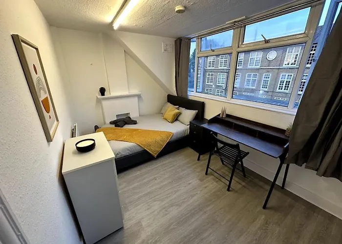 Wonderful 2 Bedroom On Tower Bridge